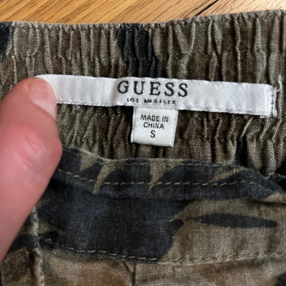 Camo / floral guess shorts - Picture 2 of 3